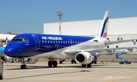 Pasagerii Air Moldova vor primi mere autohtone în timpul zborului