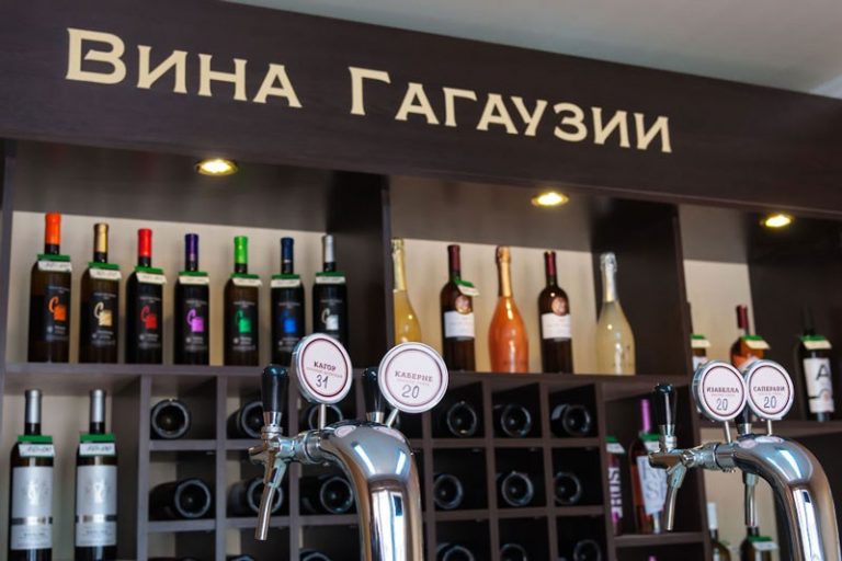 Rusia permite importul de vin produs de cinci companii din Găgăuzia