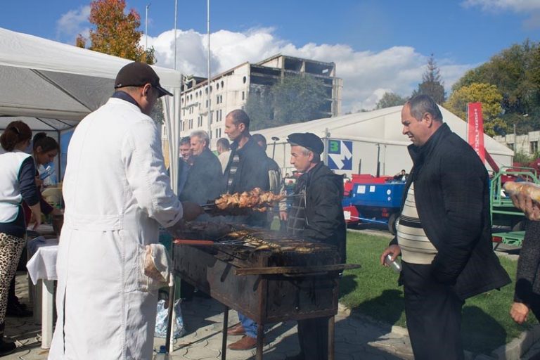 Reportaj foto realizat de Agrobiznes la expozițiile Moldagrotech și Farmer 2015. IATĂ care este atmosfera la CIE Moldexpo