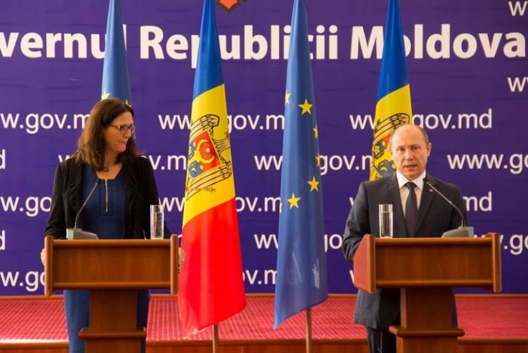 Comisar european: Avem sute de milioane de euro pentru companiile din Moldova