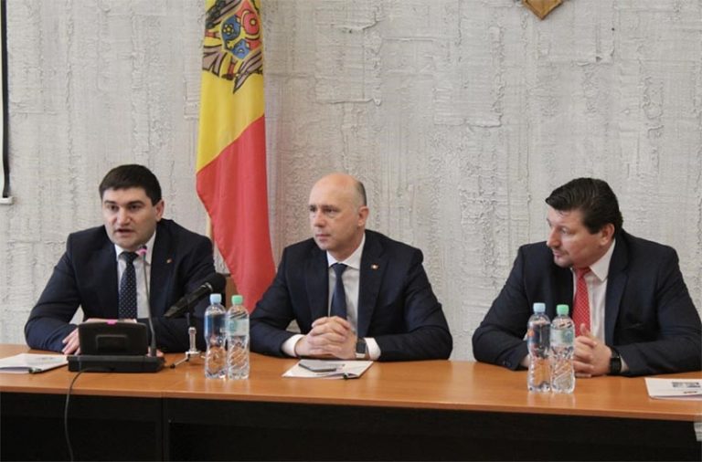 FOTO. Noul ministru al Agriculturii, prezentat oficial colectivului. Ce mesaje au transmis Filip și Sula