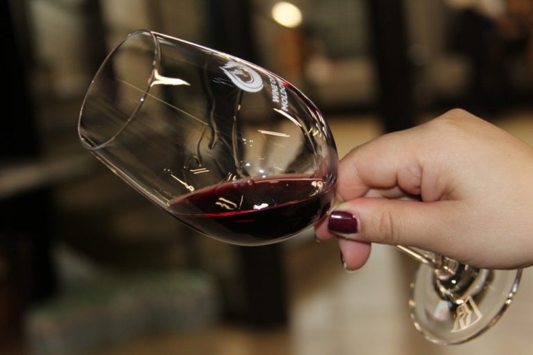 Cum înțelegem că am procurat un vin îmbuteliat de calitate. Care sunt cele mai importante aspecte