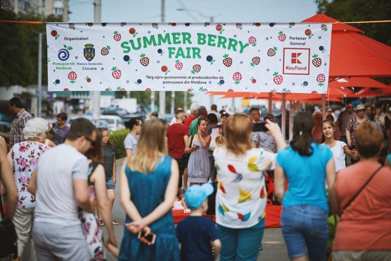 Kaufland a fost alături de producătorii autohtoni de pomușoare la Summer Berry Fair