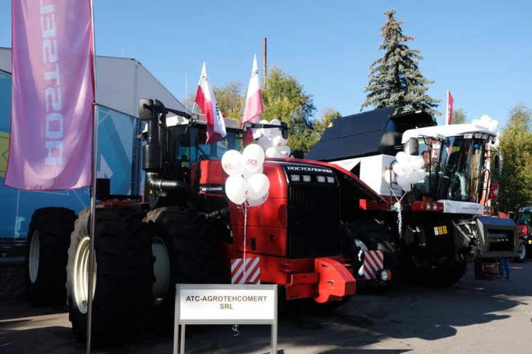 FOTO. Combina Torum 750 și tractorul universal RSM 2375, prezentate de Agrotehcomerț la Moldagrotech 2019