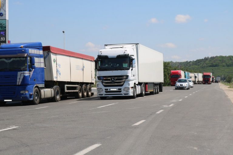 Circulația transportului de mare tonaj pe drumurile naționale va fi restricționată pe timp de caniculă