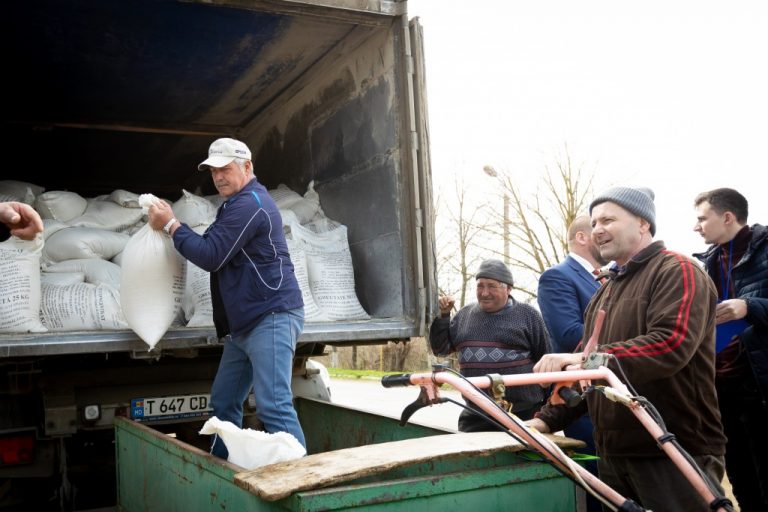 Aproximativ 2 mii de familii din Moldova primesc furaje pentru animale în cadrul asistenței de urgență FAO