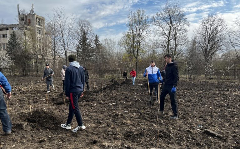 La Facultatea de Științe Agricole, Silvice și ale Mediului, fosta UASM, a început plantarea unei livezi superintensive