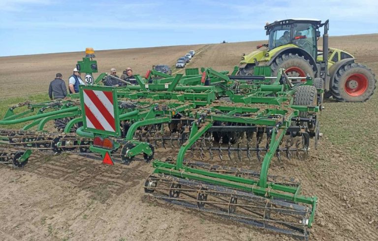 Noul model de utilaj agricol Terra-Max® de la Great Plains, prezentat fermierilor din Moldova