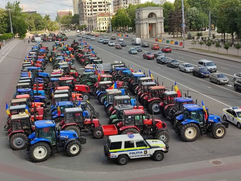 Agricultorii ar putea relua protestele de săptămâna viitoare. Cer întrevedere cu premierul