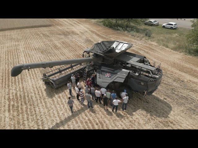 VIDEO. Cea mai performantă și unica combină Massey Ferguson IDEAL din Moldova – prezentată fermierilor