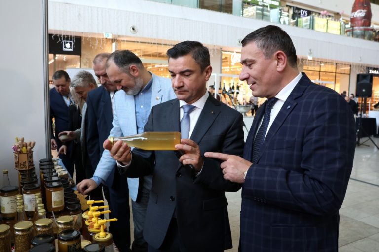 Antreprenorii autohtoni își expun produsele și serviciile în cadrul Expoziției „Republica Moldova Prezintă” la Iași